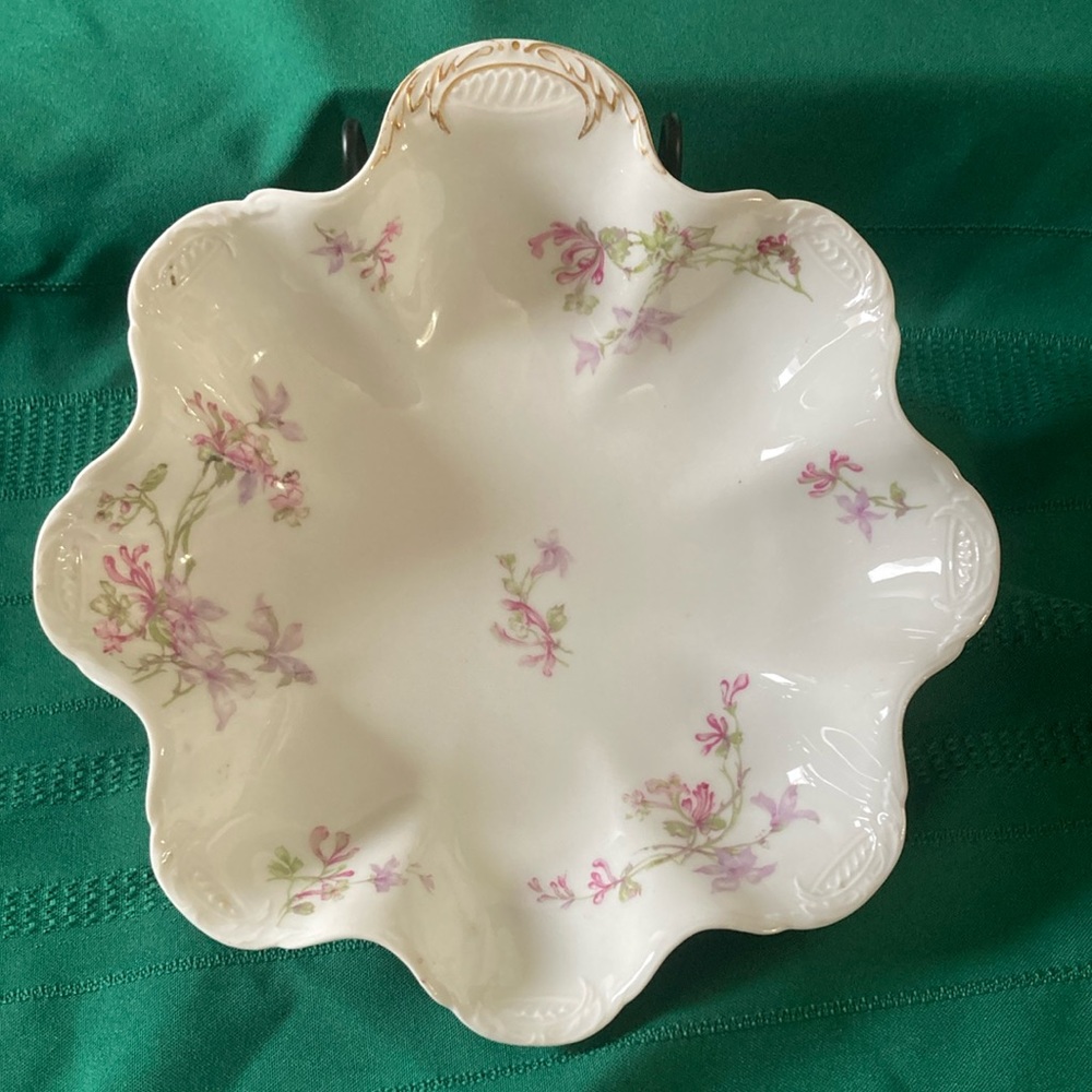 Haviland Limoges Scalloped serving dish. Floral and gold trimmed